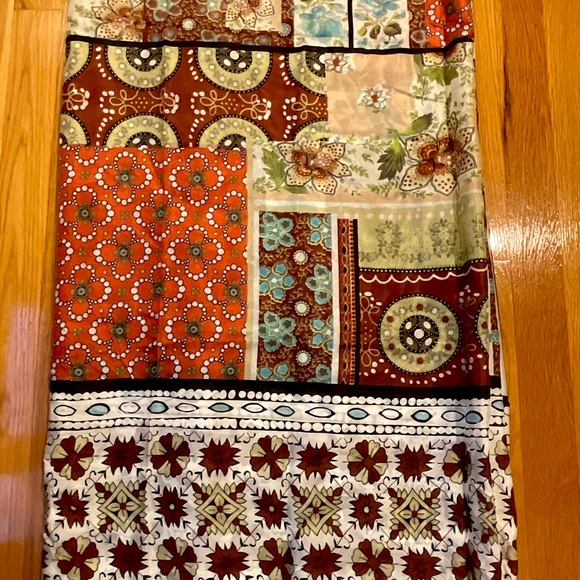 Printed geometric silk blend material total of 5  Yards Width 52 Inches - Picture 2 of 7